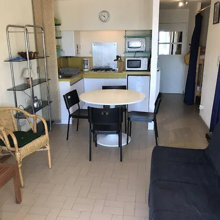 Cap D'agde : T2 Spacieux, Parking, Balcon, Piscine, Proche Commerces Et - Fr-1-723-19 * آجد