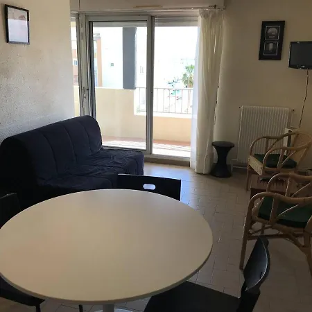 Cap D'agde : T2 Spacieux, Parking, Balcon, Piscine, Proche Commerces Et - Fr-1-723-19 *